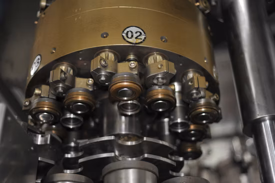 Lata de lata automática de alumínio para animais de estimação carbonatada refrigerante água refrigerante cerveja bebida enlatada linha de vedação/máquina de enchimento de bebidas carbonatadas