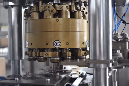 Máquina de envase de latas de alumínio Máquina de linha de enlatamento para refrigerantes, bebidas carbonatadas, cerveja